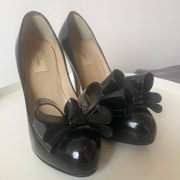 👠VALENTINO GARVANI Black Bow Pump Heels👠 - Picture 2 of 9